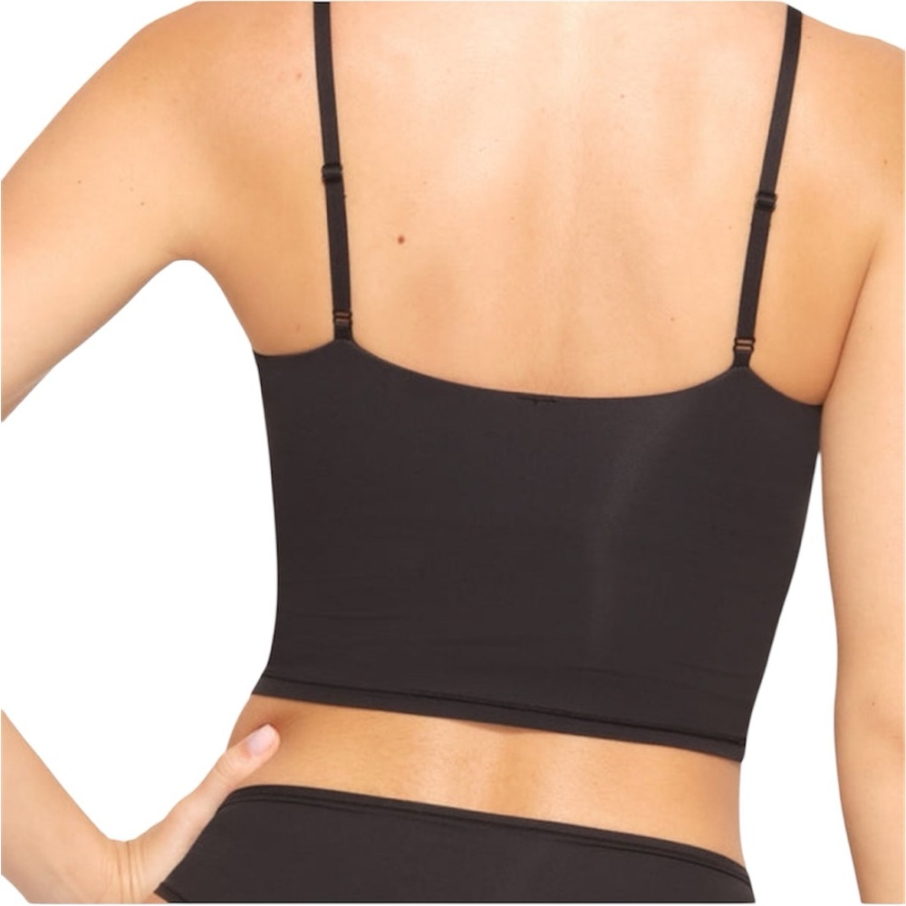 SKIMS Fits Everybody Cropped Cami Onyx - Picture 4 of 5